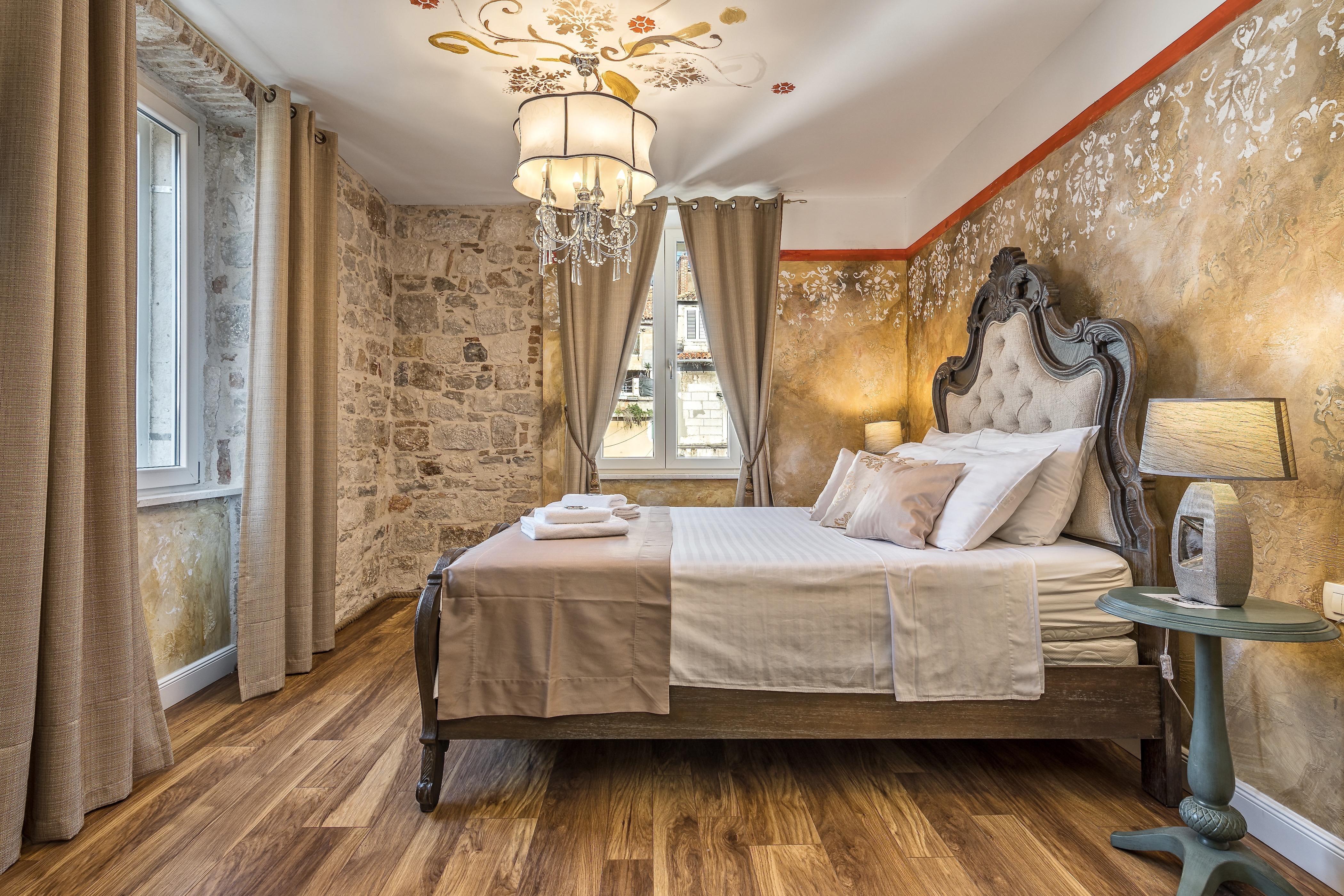Hotel Plaza Marchi Old Town