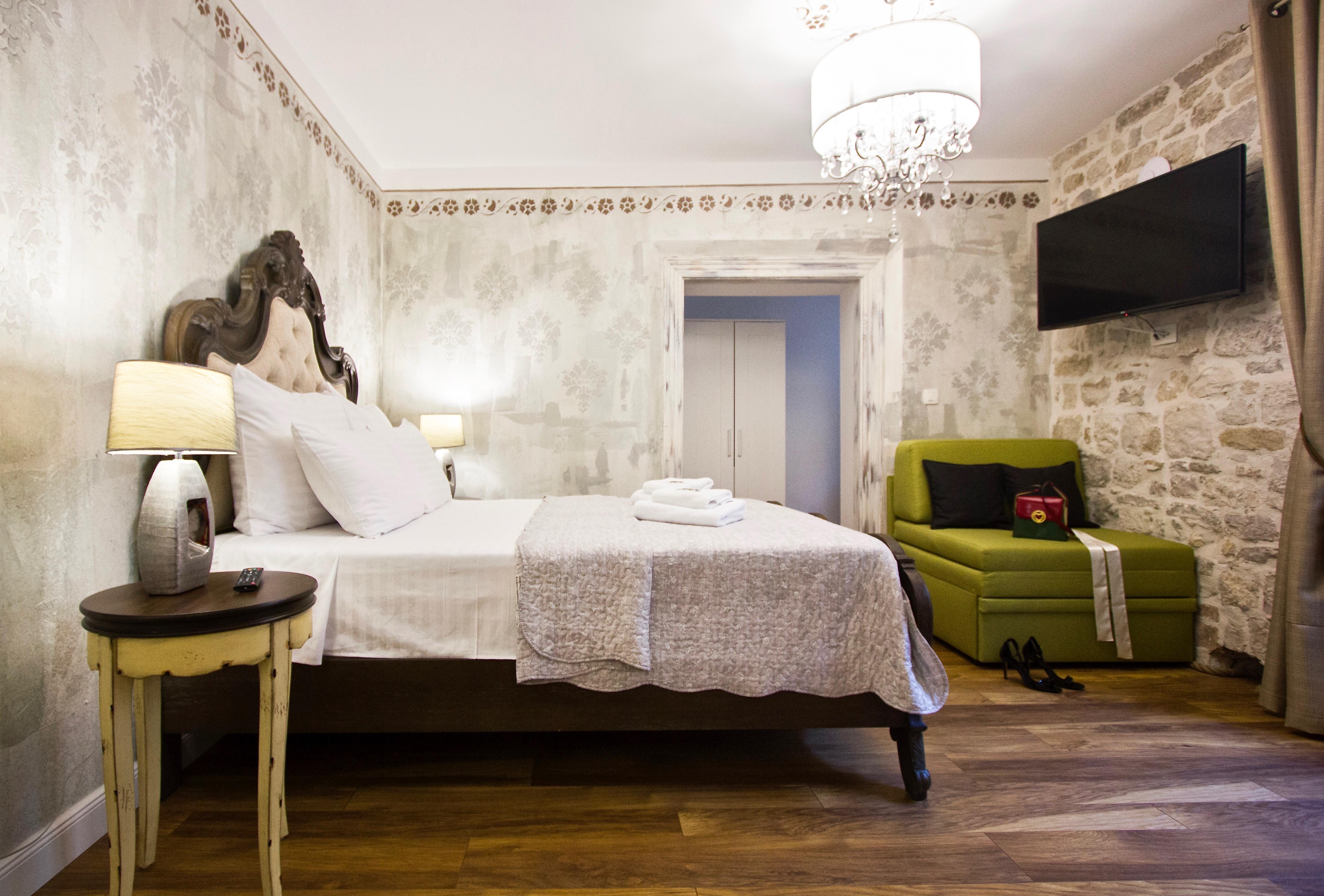 Plaza Marchi Old Town Hotel 4*